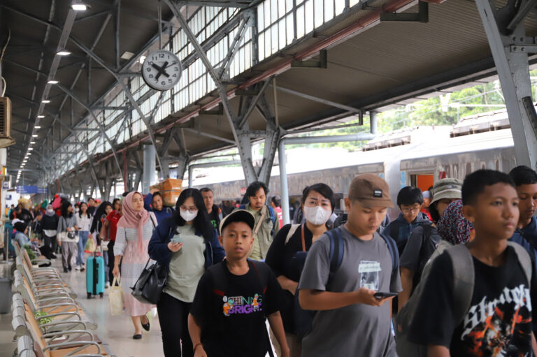 KAI-Hari-Pertama-Lebaran-2