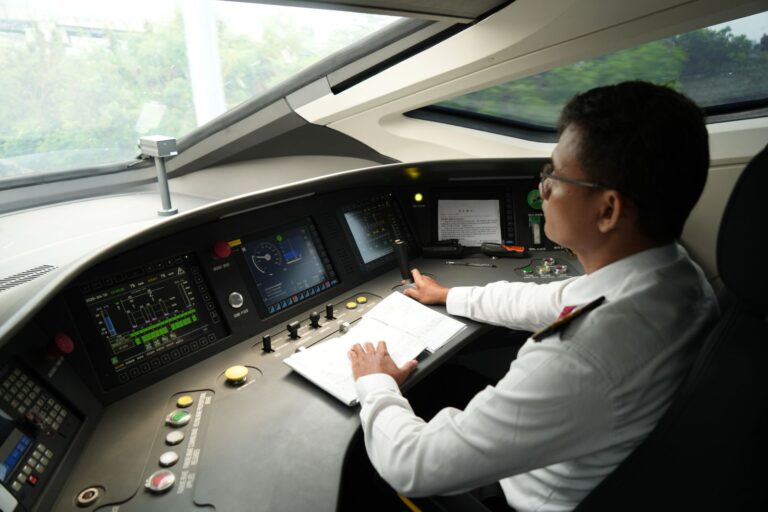 Lebih-Dekat-Masinis-6-2