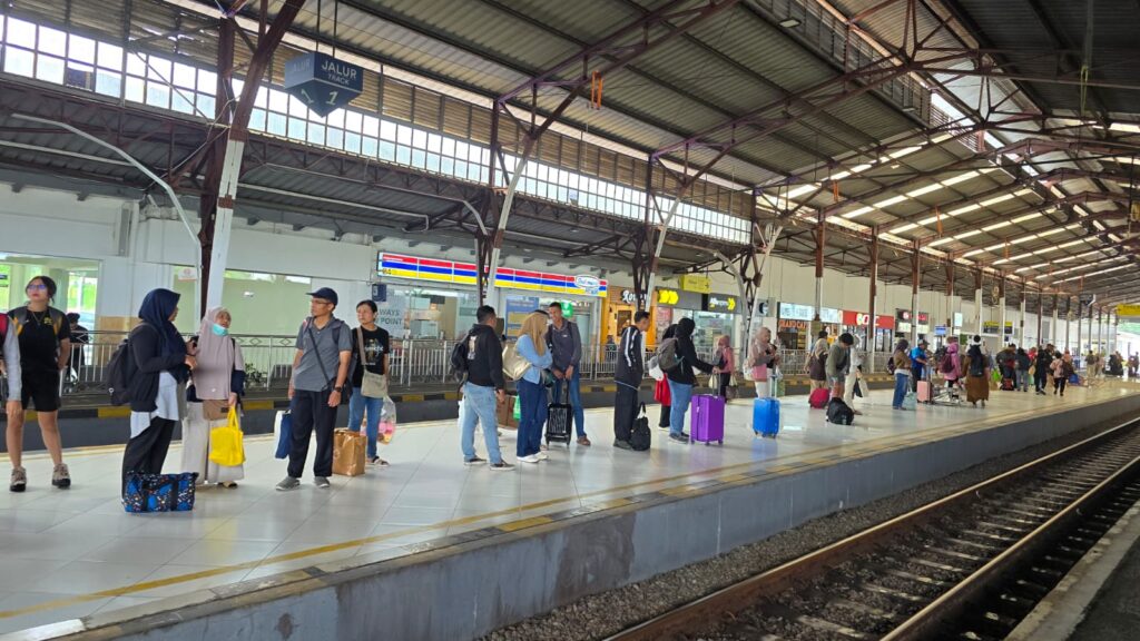 KAI-Kepadatan-Penumpang-1-2