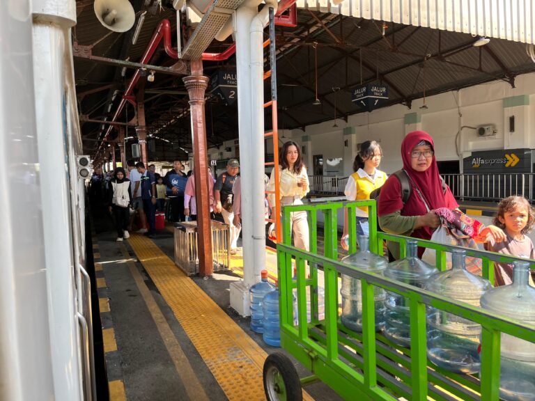 KAI-Kepadatan-di-Stasiun-Kutoarjo-2
