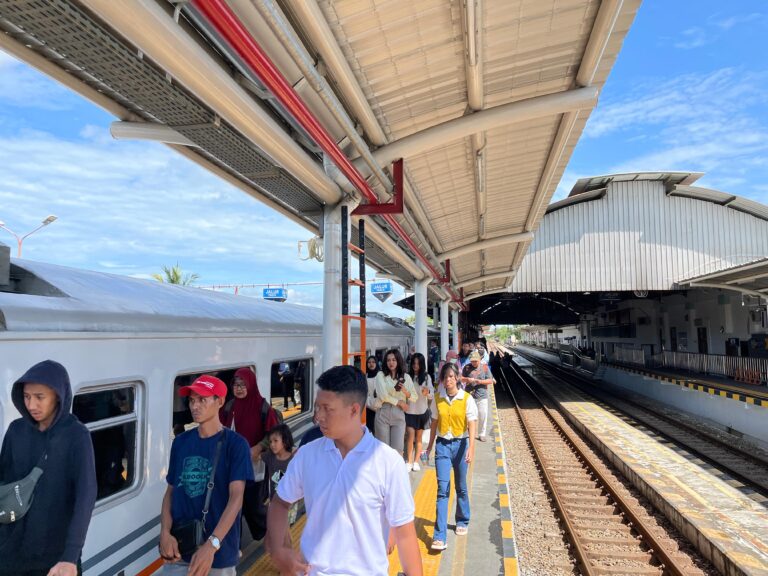 KAI-Kepadatan-di-Stasiun-Kutoarjo-4-2