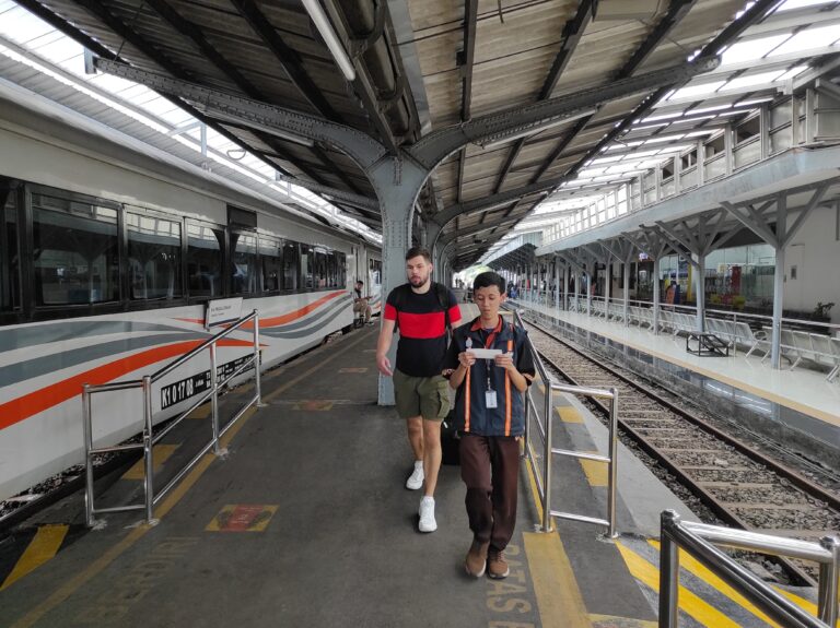 KAI-Kereta-Api-Jadi-Pilihan-2-3